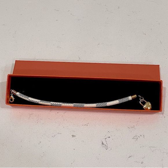 Trendy Damier checker pattern heart locket bracelet - Picture 3 of 3